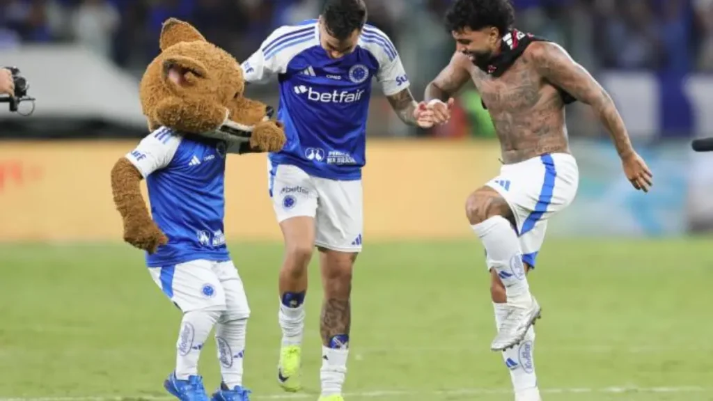 cruzeiro bate flamengo no mineirao