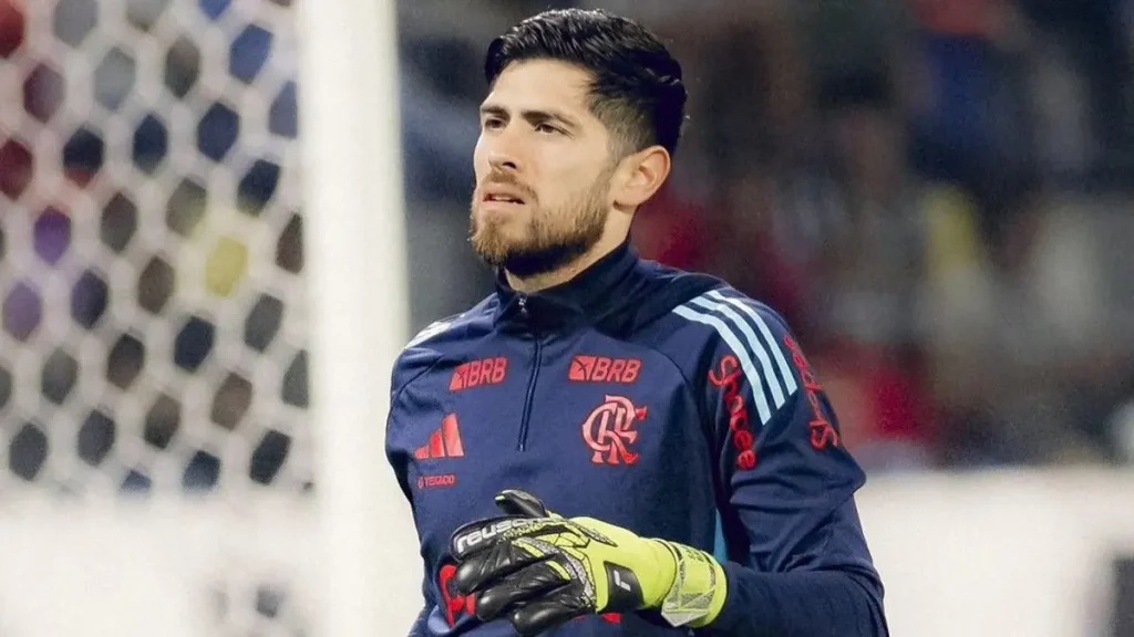 torcida do flamengo leva faixa em apoio ao goleiro rossi