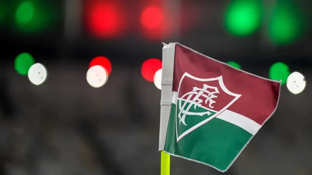 escudo fluminense na bandeirinha