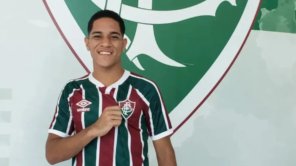 gustavo apis rescinde com fluminense